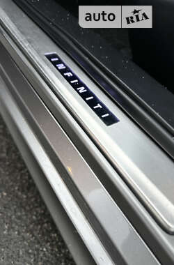 Седан Infiniti M37 2013 в 