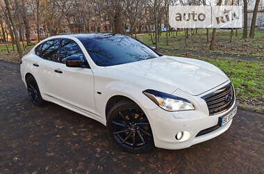 Седан Infiniti M37 2013 в 