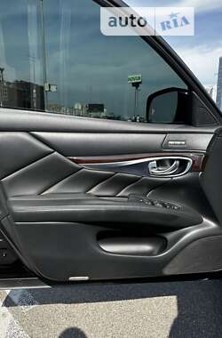 Седан Infiniti M37 2013 в 