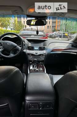 Седан Infiniti M37 2013 в 