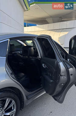 Седан Infiniti M37 2012 в 