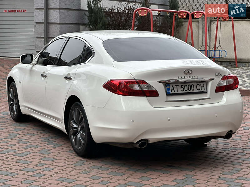 Седан Infiniti M37 2013 в Ивано-Франковске