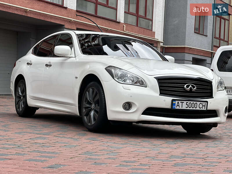Седан Infiniti M37 2013 в Ивано-Франковске