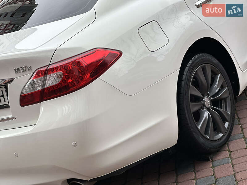 Седан Infiniti M37 2013 в Ивано-Франковске