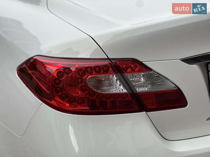 Седан Infiniti M37 2013 в Ивано-Франковске
