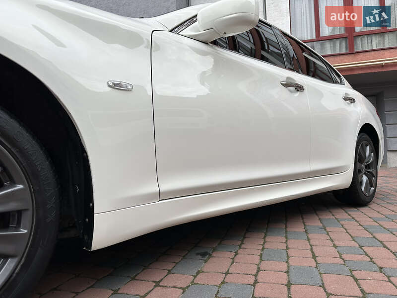 Седан Infiniti M37 2013 в Ивано-Франковске