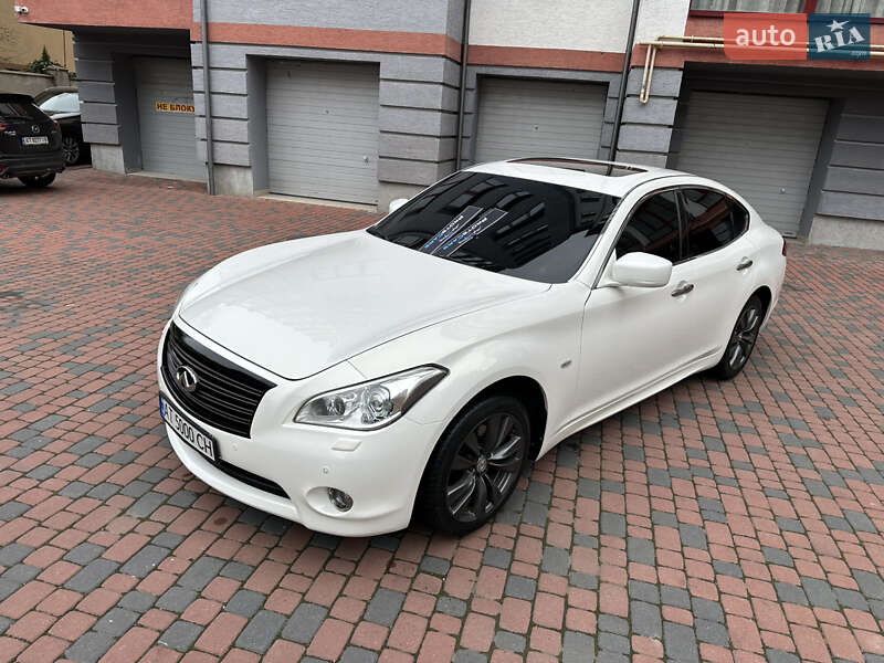 Седан Infiniti M37 2013 в Ивано-Франковске