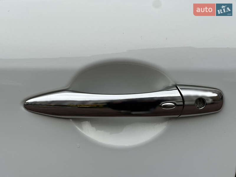 Седан Infiniti M37 2013 в Ивано-Франковске