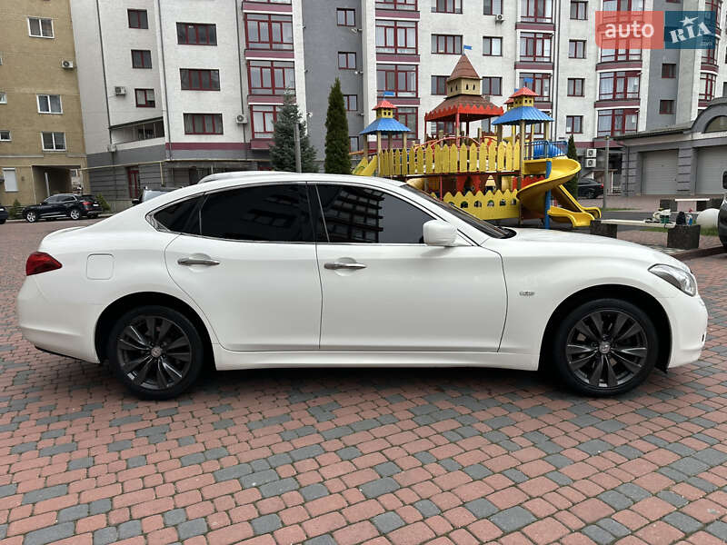 Седан Infiniti M37 2013 в Ивано-Франковске