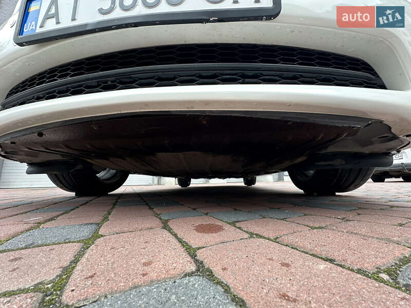Седан Infiniti M37 2013 в Ивано-Франковске