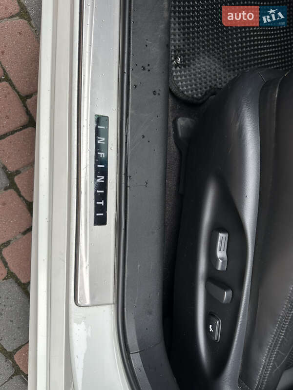 Седан Infiniti M37 2013 в Ивано-Франковске