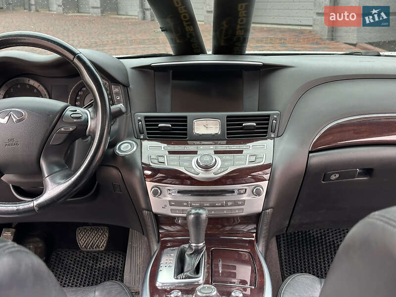 Седан Infiniti M37 2013 в Ивано-Франковске