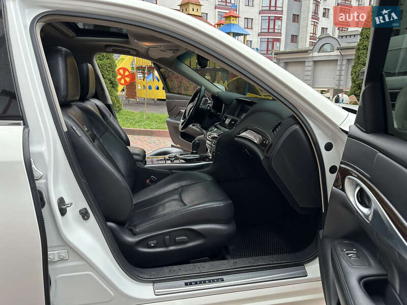 Седан Infiniti M37 2013 в Ивано-Франковске