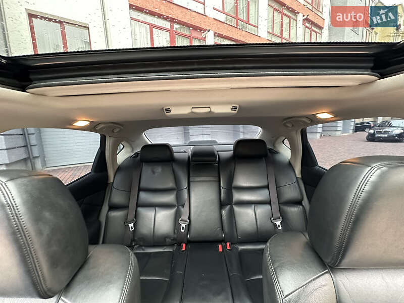 Седан Infiniti M37 2013 в Ивано-Франковске