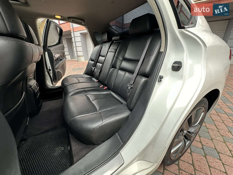 Седан Infiniti M37 2013 в Ивано-Франковске