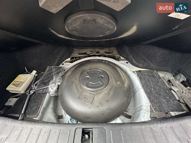 Седан Infiniti M37 2013 в Ивано-Франковске