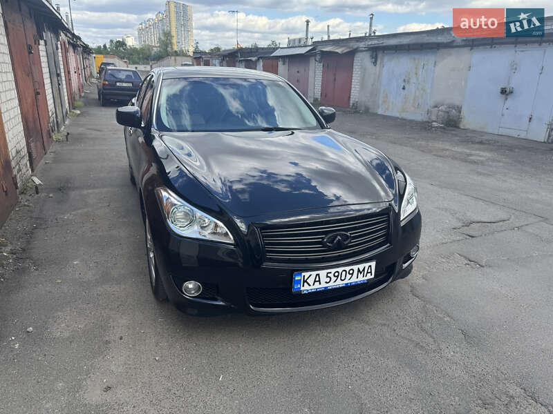 Infiniti M37 2010