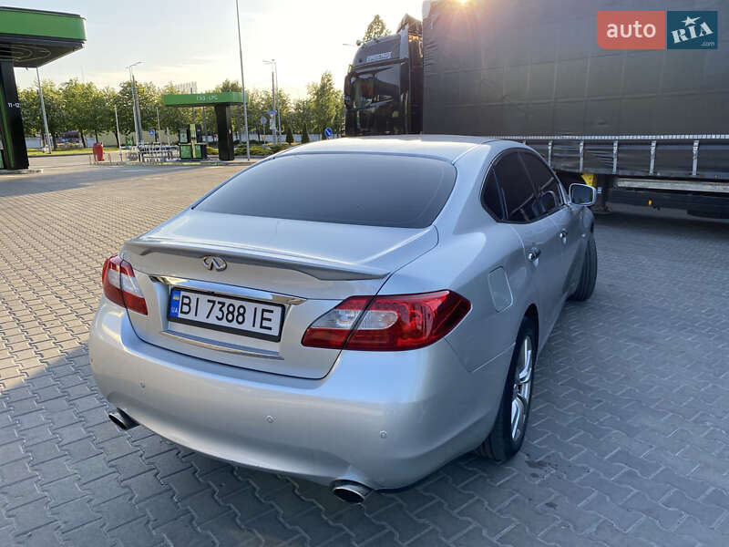 Седан Infiniti M37 2012 в Кременчуці
