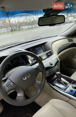 Седан Infiniti M37 2011 в 