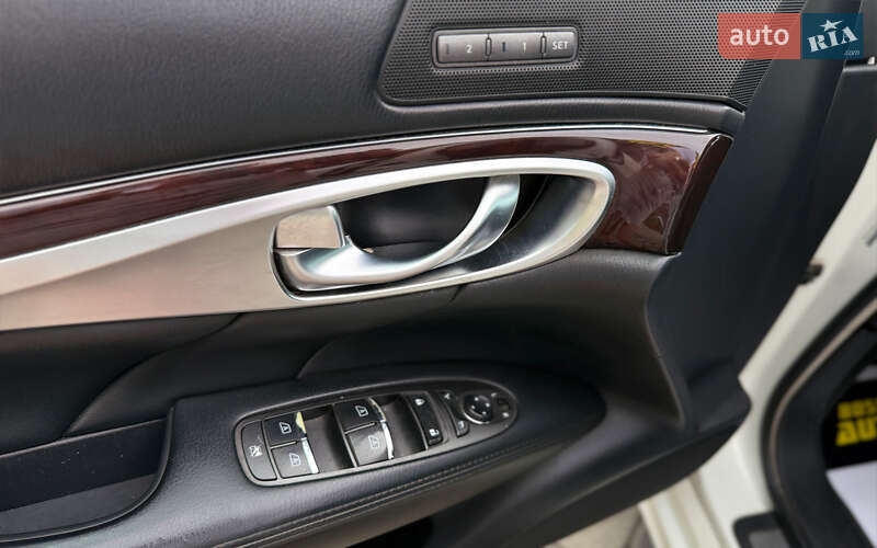 Седан Infiniti M37 2010 в Мукачевому