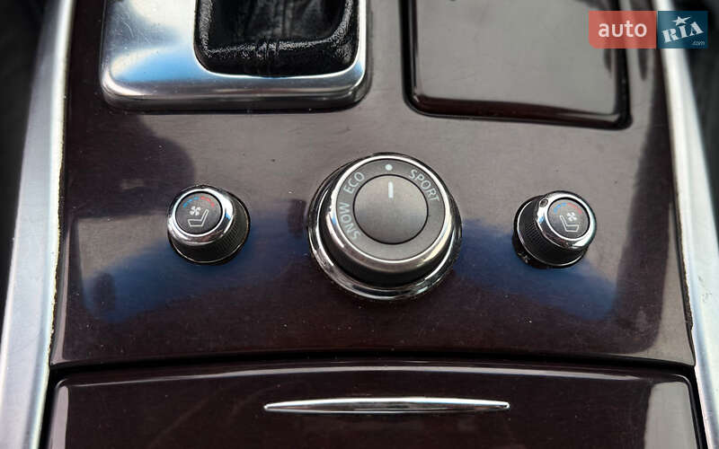 Седан Infiniti M37 2010 в Мукачевому