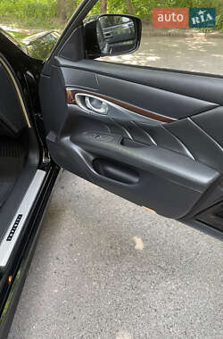 Седан Infiniti M37 2013 в 