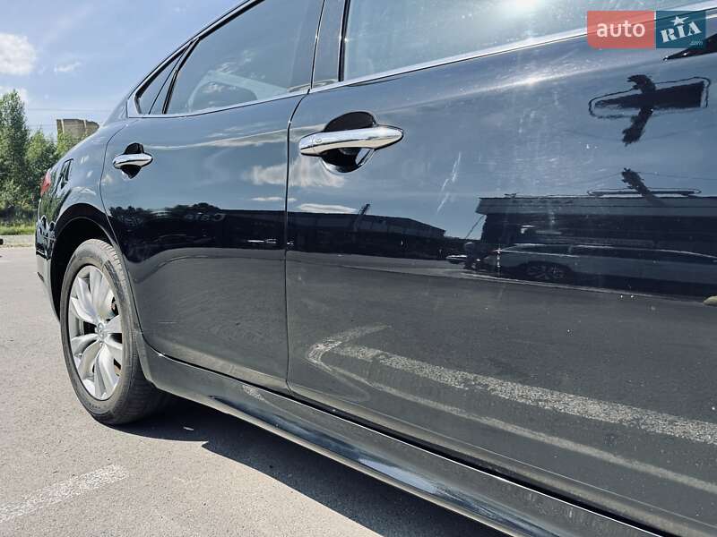 Седан Infiniti M37 2011 в Києві