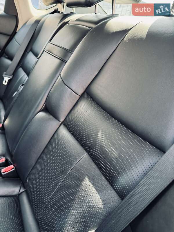 Седан Infiniti M37 2011 в Києві