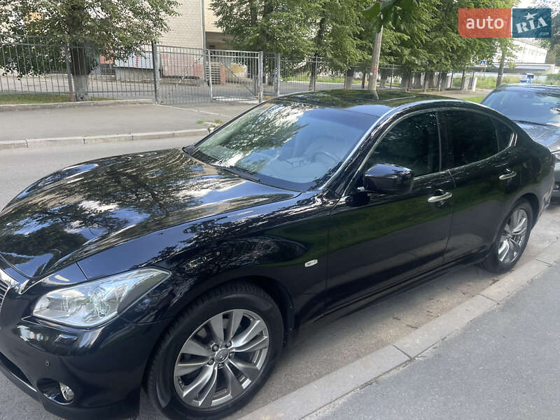 Седан Infiniti M37 2013 в Киеве