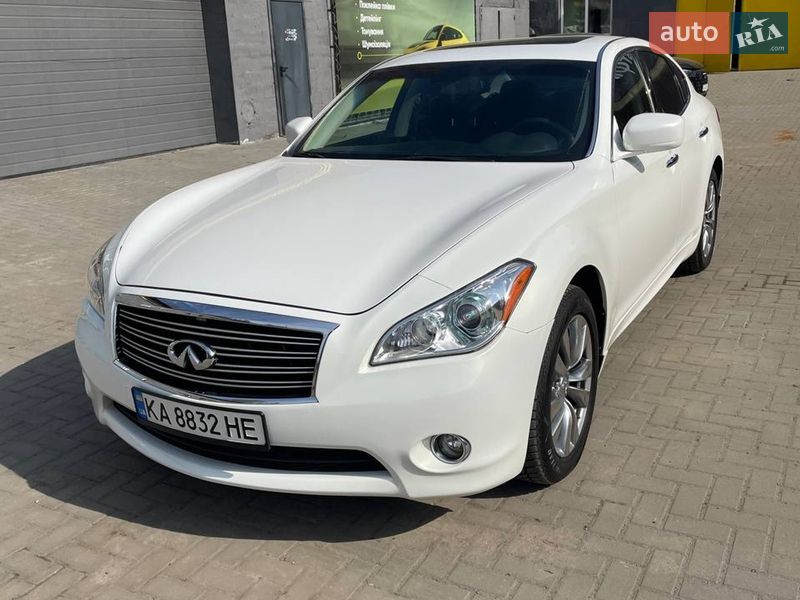 Infiniti M37 2011