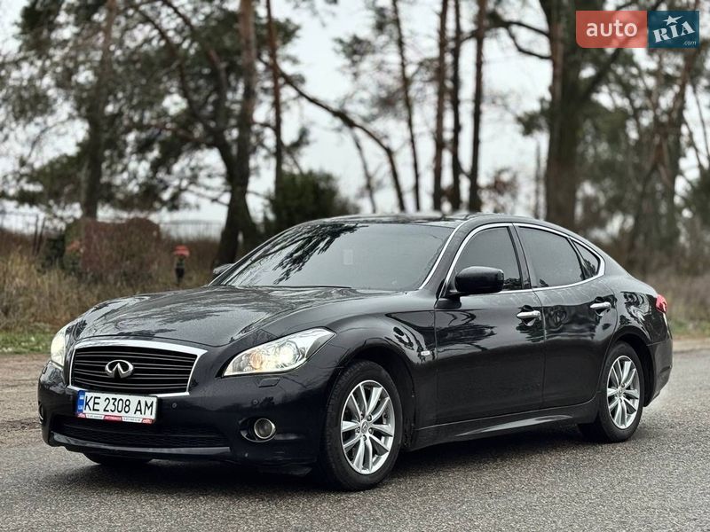 Infiniti M37 2011