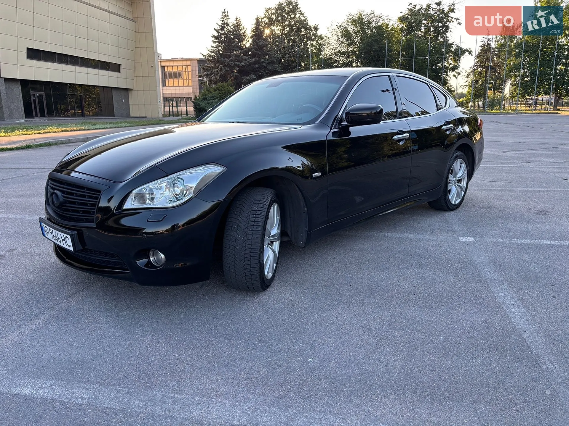 2010 Infiniti M - мініатюра 4