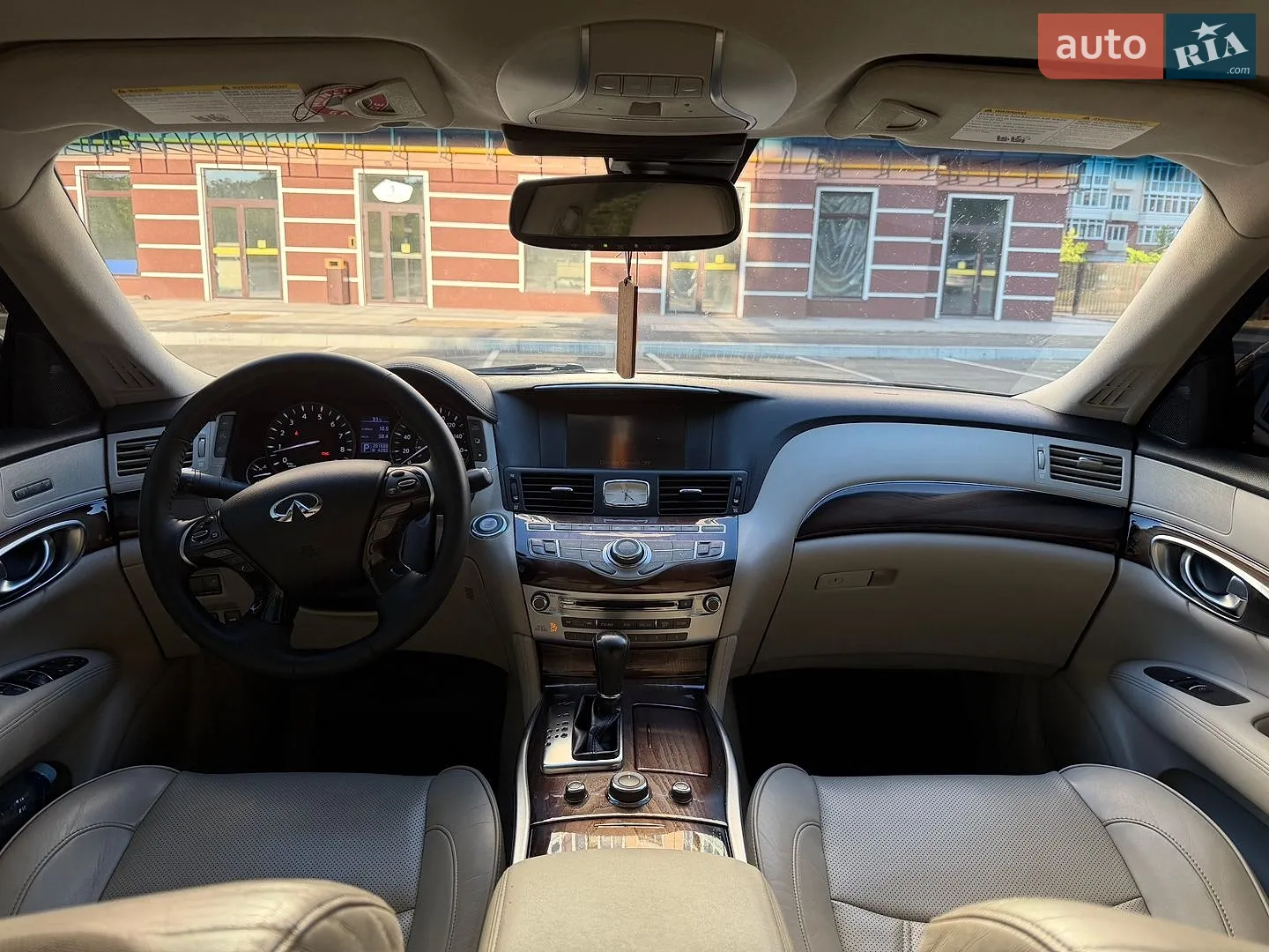 2010 Infiniti M - мініатюра 13