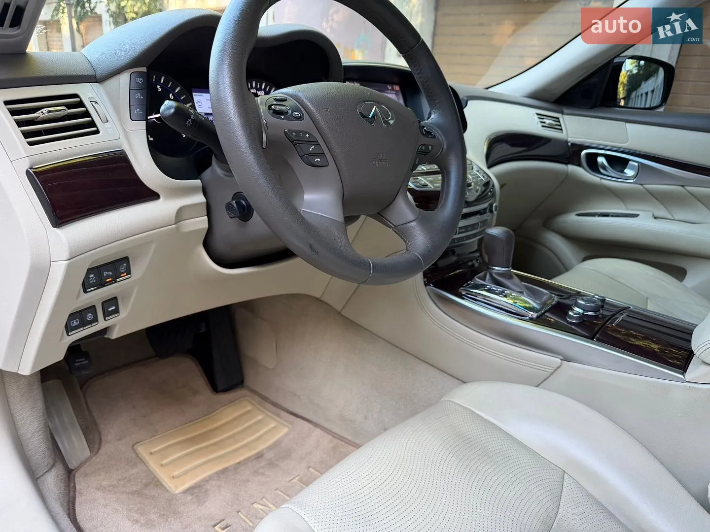 2013 Infiniti M - мініатюра 22