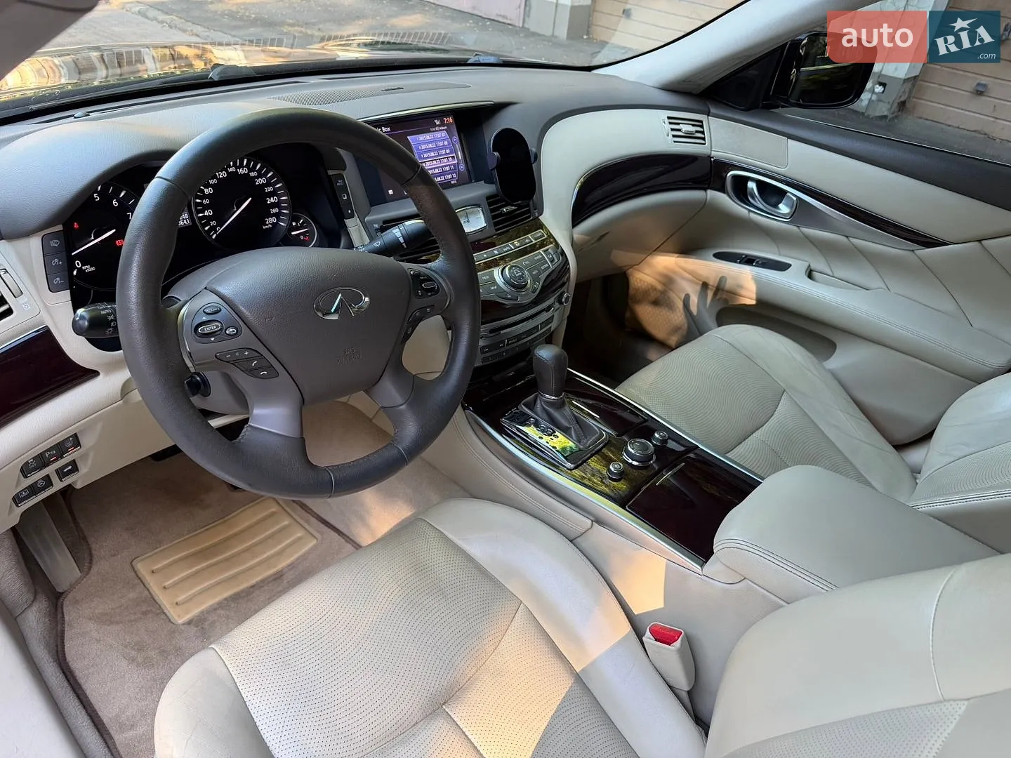 2013 Infiniti M - мініатюра 47