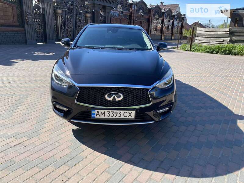 Позашляховик / Кросовер Infiniti Q30 2016 в Звягелі