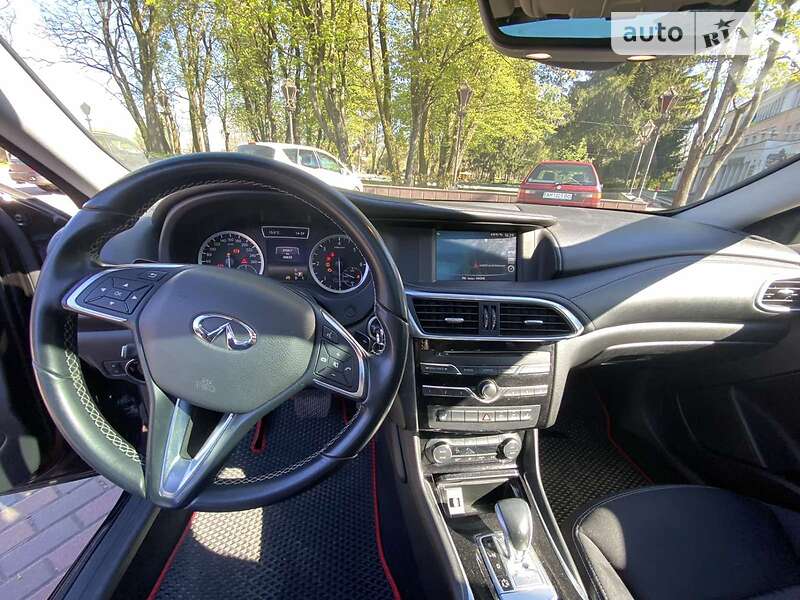 Позашляховик / Кросовер Infiniti Q30 2016 в Звягелі