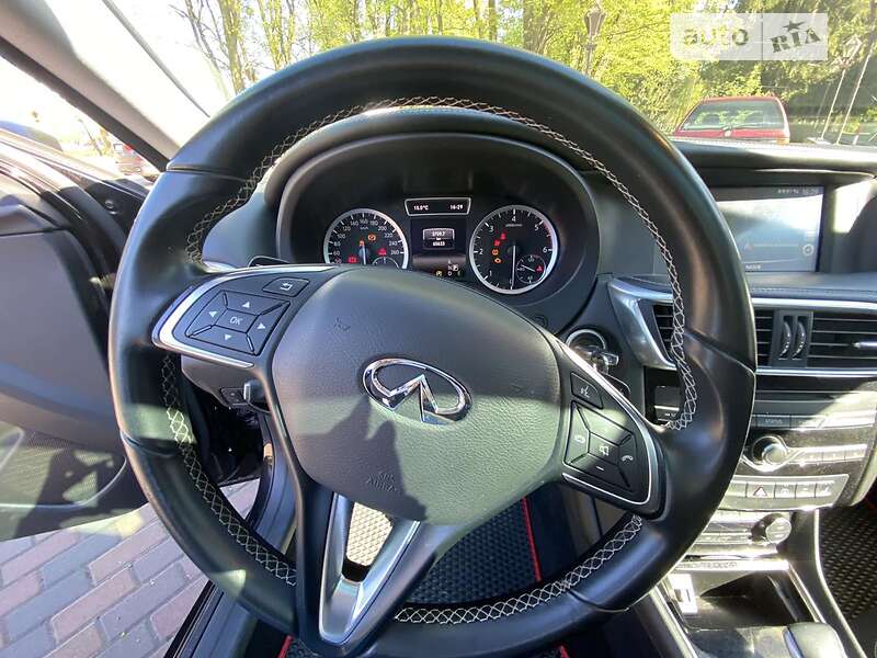 Позашляховик / Кросовер Infiniti Q30 2016 в Звягелі