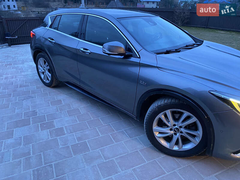 Хэтчбек Infiniti Q30 2016 в Бориславе