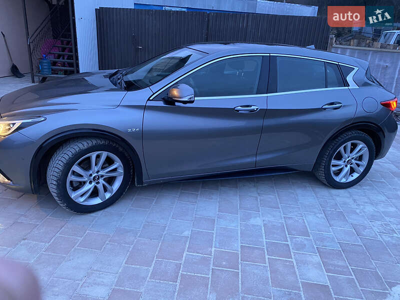 Хэтчбек Infiniti Q30 2016 в Бориславе