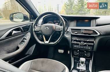 Хэтчбек Infiniti Q30 2016 в 