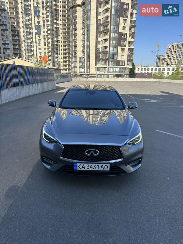 Infiniti Q30 2016