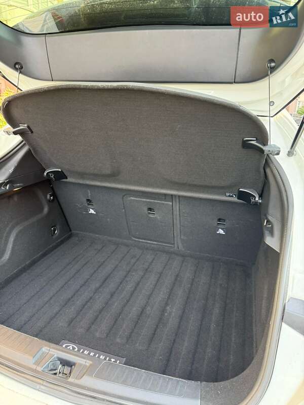 Хэтчбек Infiniti Q30 2017 в Киеве фото 13 Хэтчбек Infiniti Q30 2017 в Киеве