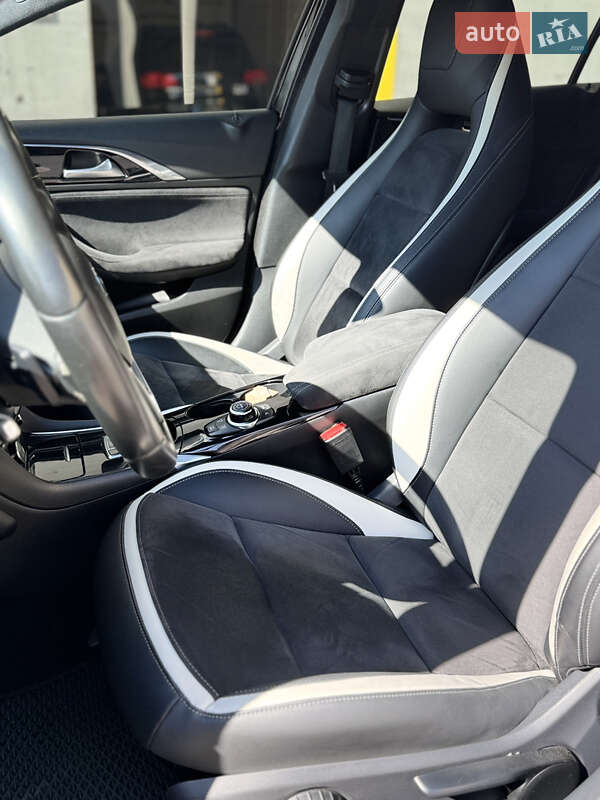 Хетчбек Infiniti Q30 2016 в Івано-Франківську