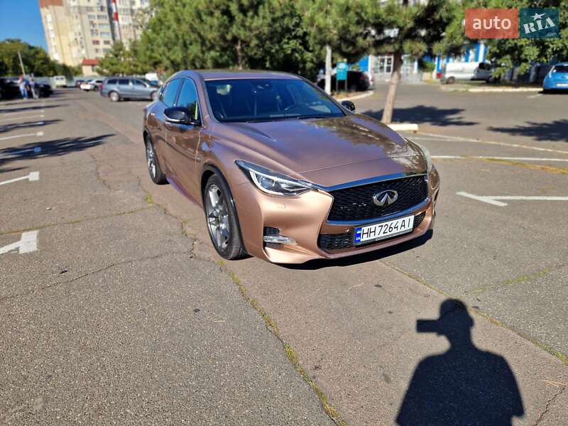 Хэтчбек Infiniti Q30 2016 в 