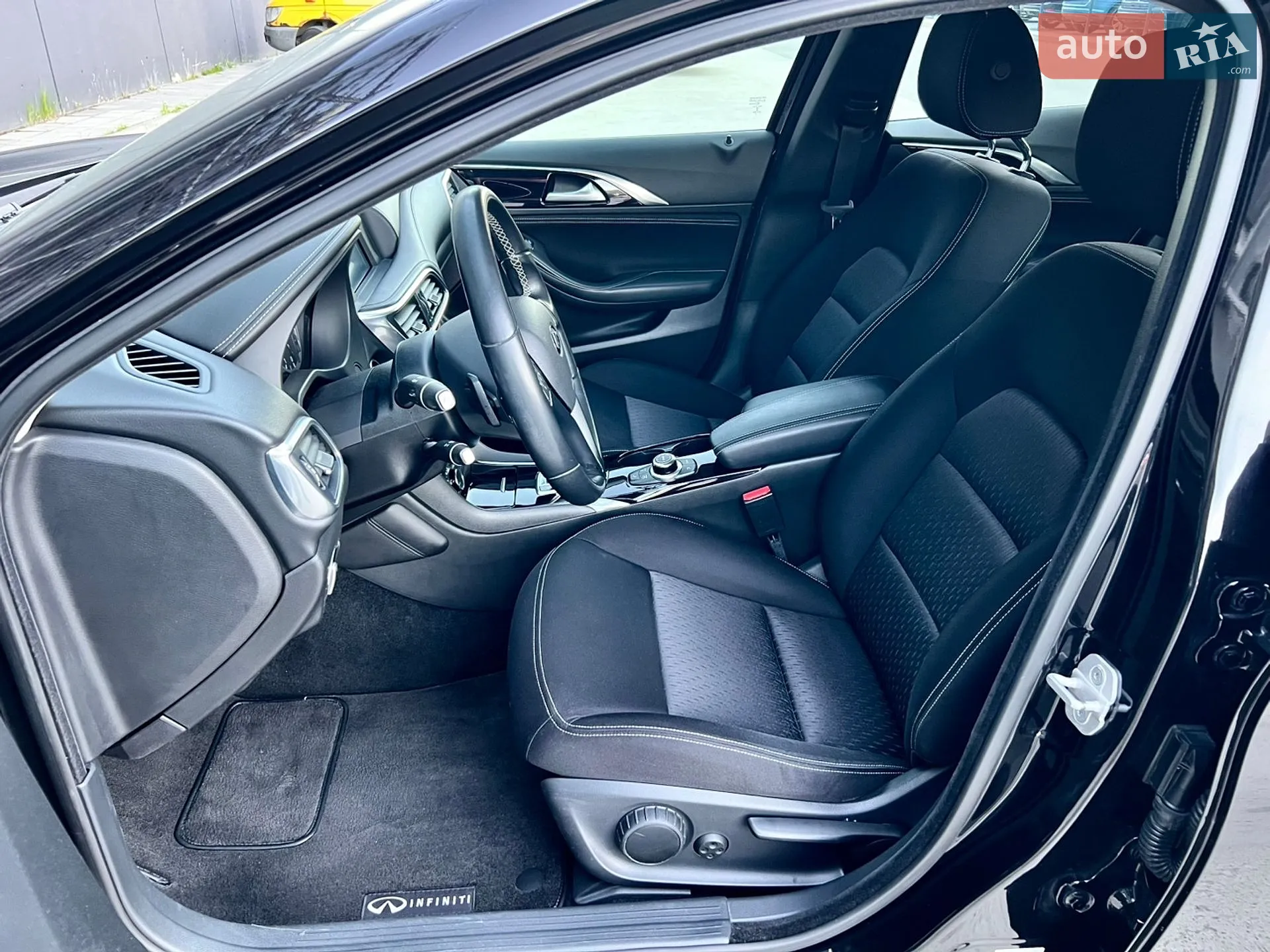 2017 Infiniti Q30 - мініатюра 13