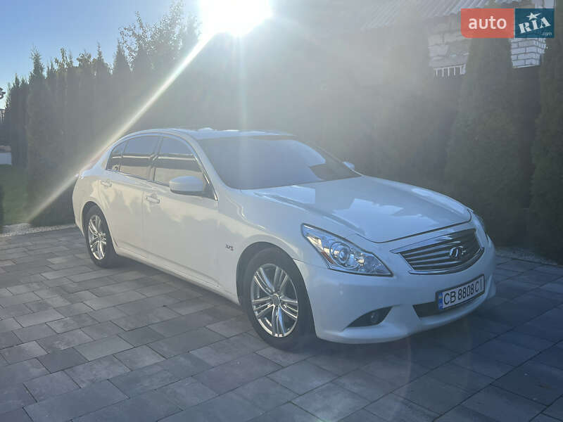 Седан Infiniti Q40 2014 в Чернігові