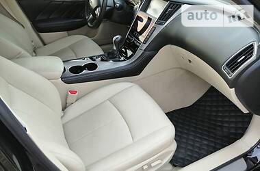 Седан Infiniti Q50 2016 в 
