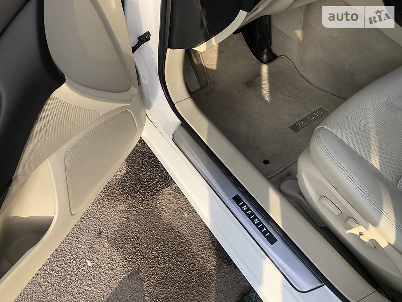 Седан Infiniti Q50 2015 в Житомирі