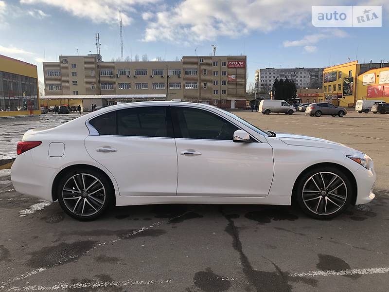 Седан Infiniti Q50 2015 в Житомирі